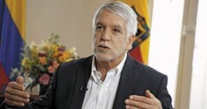 Peñalosa a Petro: "¿Dónde están las acciones? Solo habla paja" 9