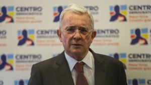 ¿Un Liderazgo Dictatorial? Uribe Refleja sus Temores sobre Petro 8