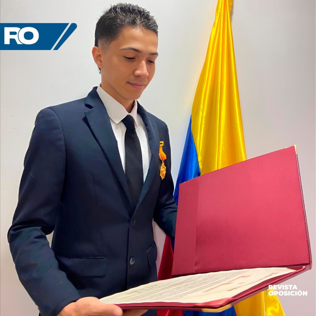 Revista Oposición recibe nota de exaltación del senador David Luna por su trabajo en la defensa de las libertades 4 WhatsApp Image 2025 01 23 at 17.48.43