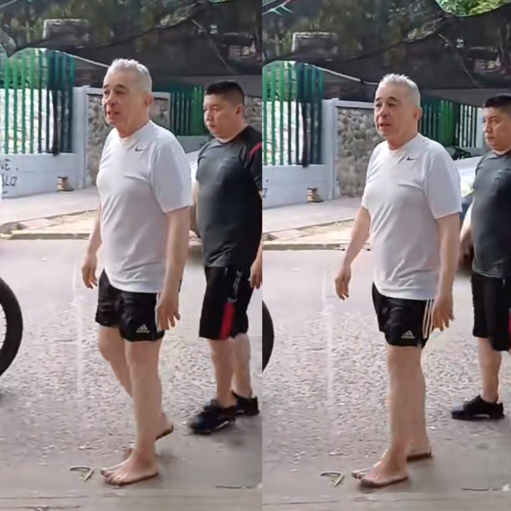 Álvaro Uribe, caminando descalzo las calles de Valledupar: fue la sensación durante el foro de precandidatos del CD. 3 ED94ECFE C825 4904 87A3 7B21596DF1A1