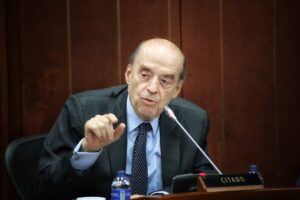 "Fue en París donde pude confirmar que usted tenía el problema de la drogadicción": dura carta de Álvaro Leyva al Presidente Petro 2