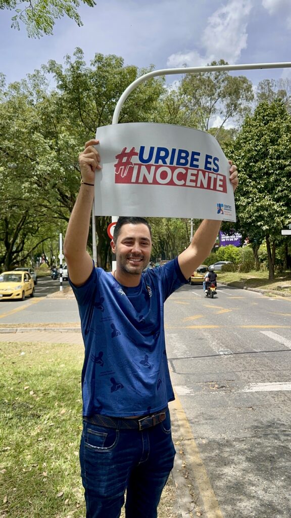 "Uribe es inocente": arranca el Pegatón Nacional de Microperforados en todo el país 3 IMG 8721