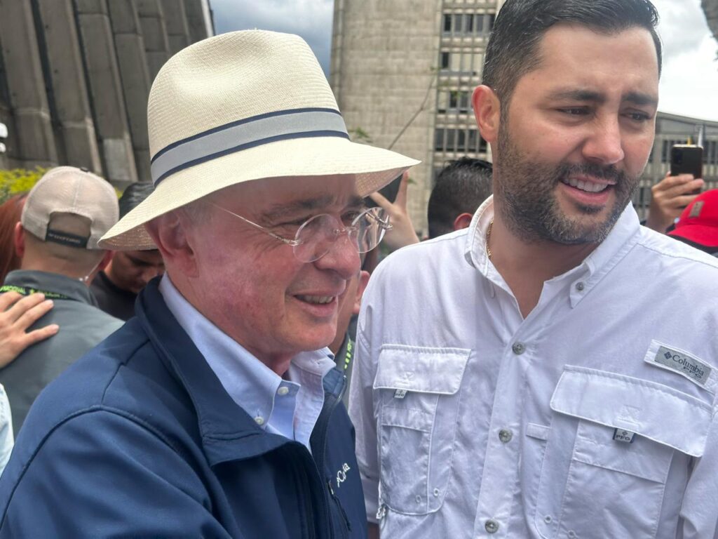 ¡Fuerza presidente Uribe! Millones lo respaldamos en esta injusticia: Sebastián López 2 WhatsApp Image 2025 07 29 at 10.54.59 AM 1
