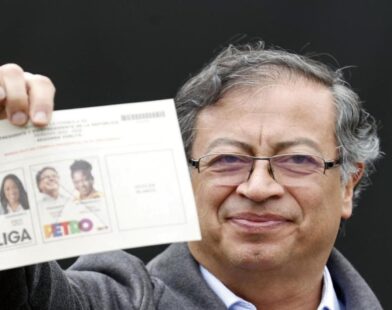 gustavopetro.gana .colombia
