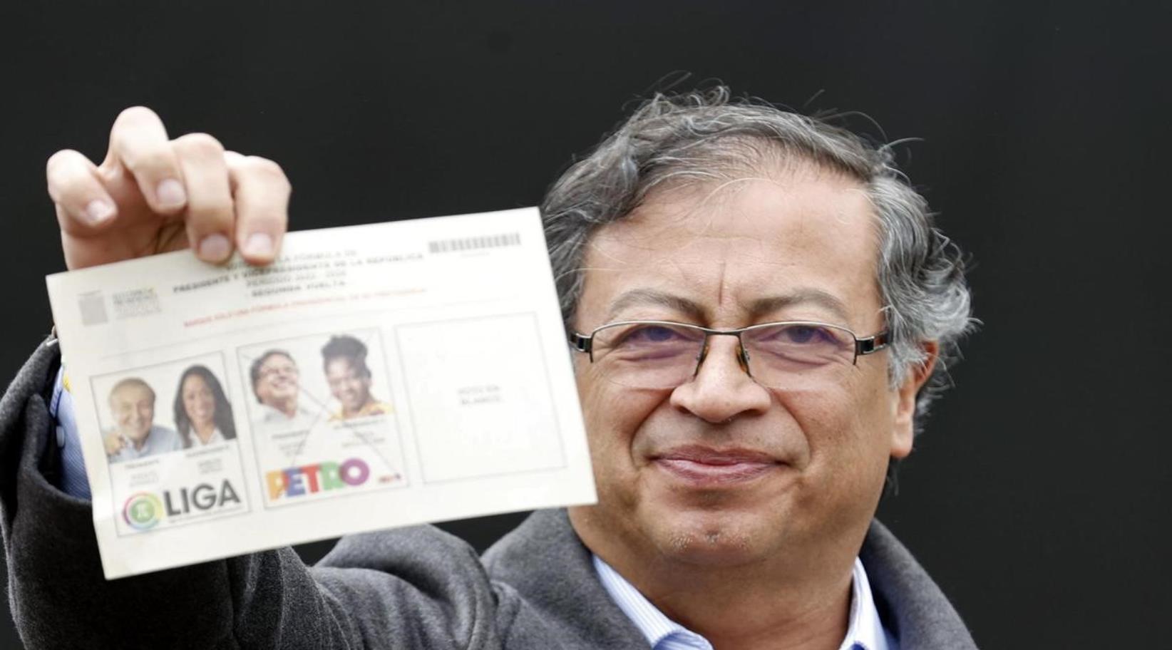 gustavopetro.gana .colombia