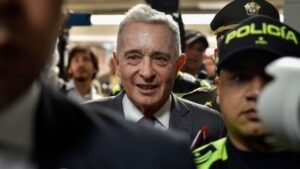 Renuncia de Uribe a la prescripción refuerza hipótesis de complot de Cepeda 4