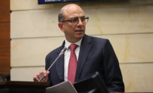 Revés para el Gobierno: Senado elige a Carlos Camargo en la Corte Constitucional 3