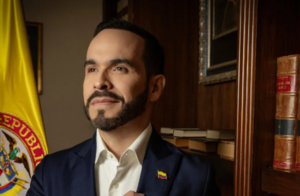 Incendian vehículo de campaña de Abelardo de la Espriella y Uribe exige acción urgente 7