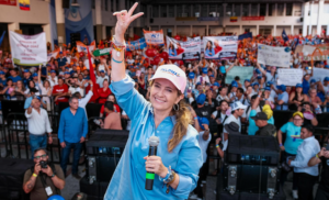 Atención: Paloma Valencia se dispara en las encuestas: derrota a Abelardo y junto al tracking de Yanhaas se consolida en la única que vencería a Iván Cepeda 6